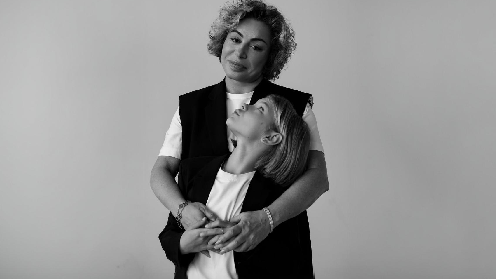 Симона Юнусова с внучкой Алисой. Фото: Инстаграм (запрещён в РФ) @simona280