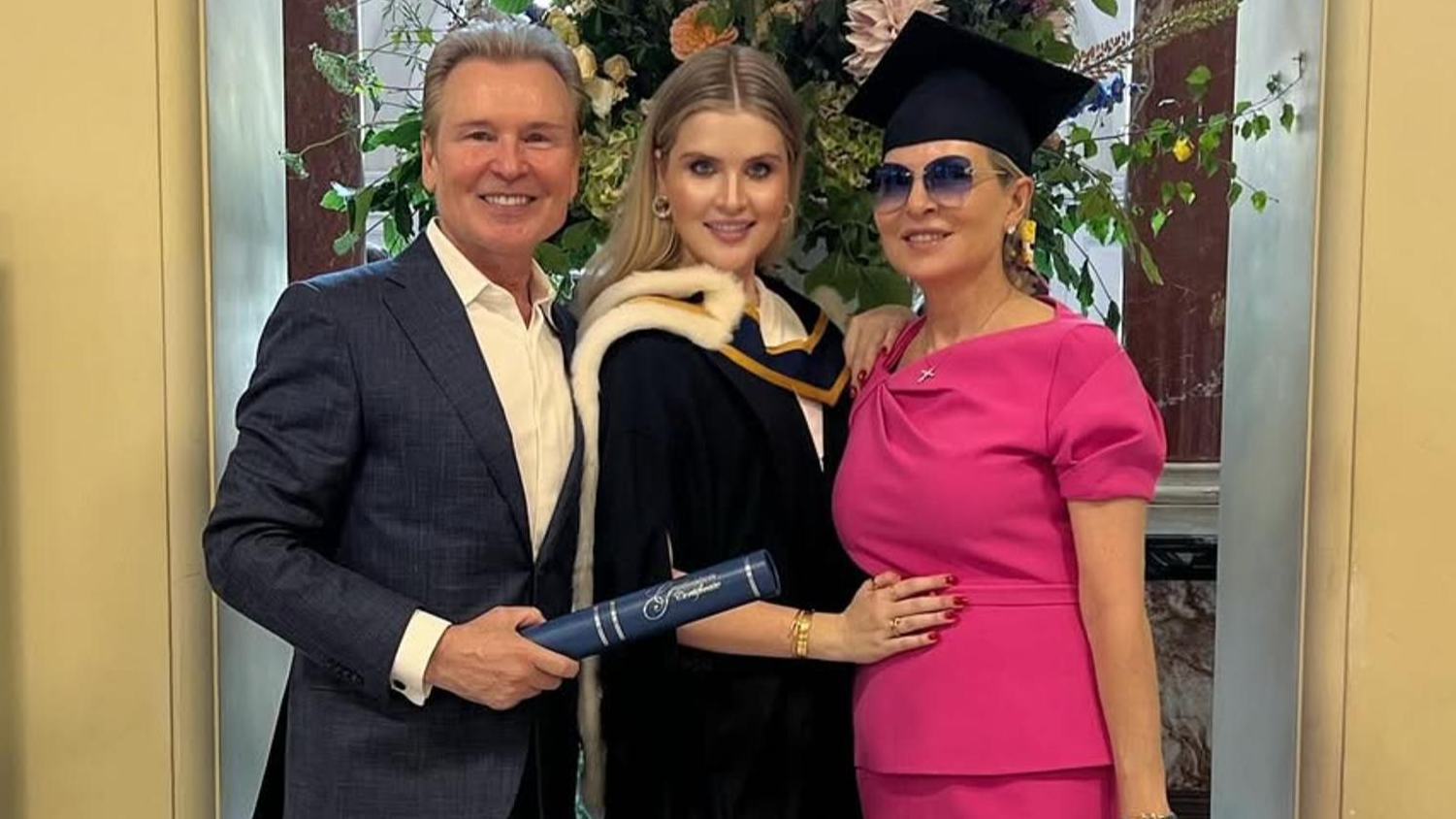 Александр Малинин с дочерью и супругой. Фото: Инстаграм (запрещён в РФ) @alexandr_malinin