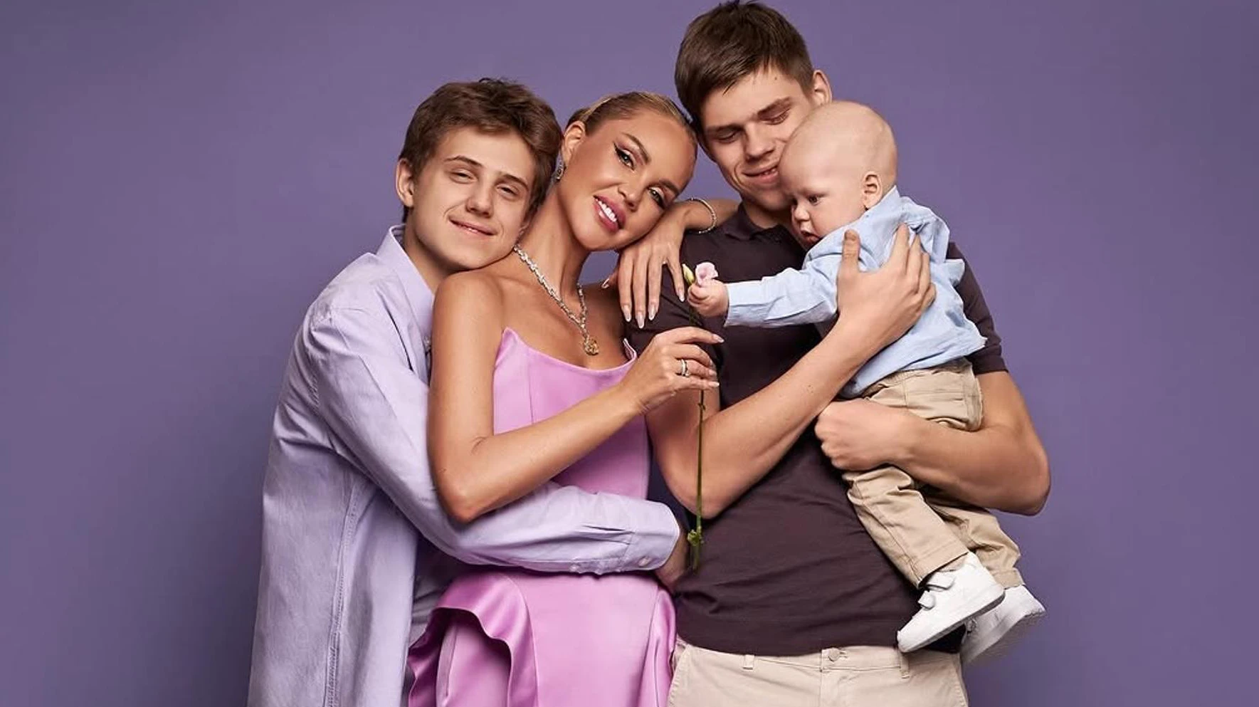 Мария Погребняк с сыновьями. Фото: Инстаграм* @mariapoga_