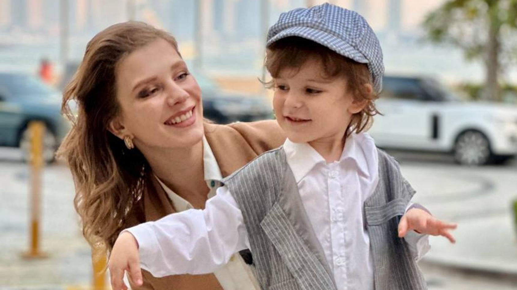 Лиза Арзамасова с первенцем Лёвой. Фото: телеграм @LizaArzamasova