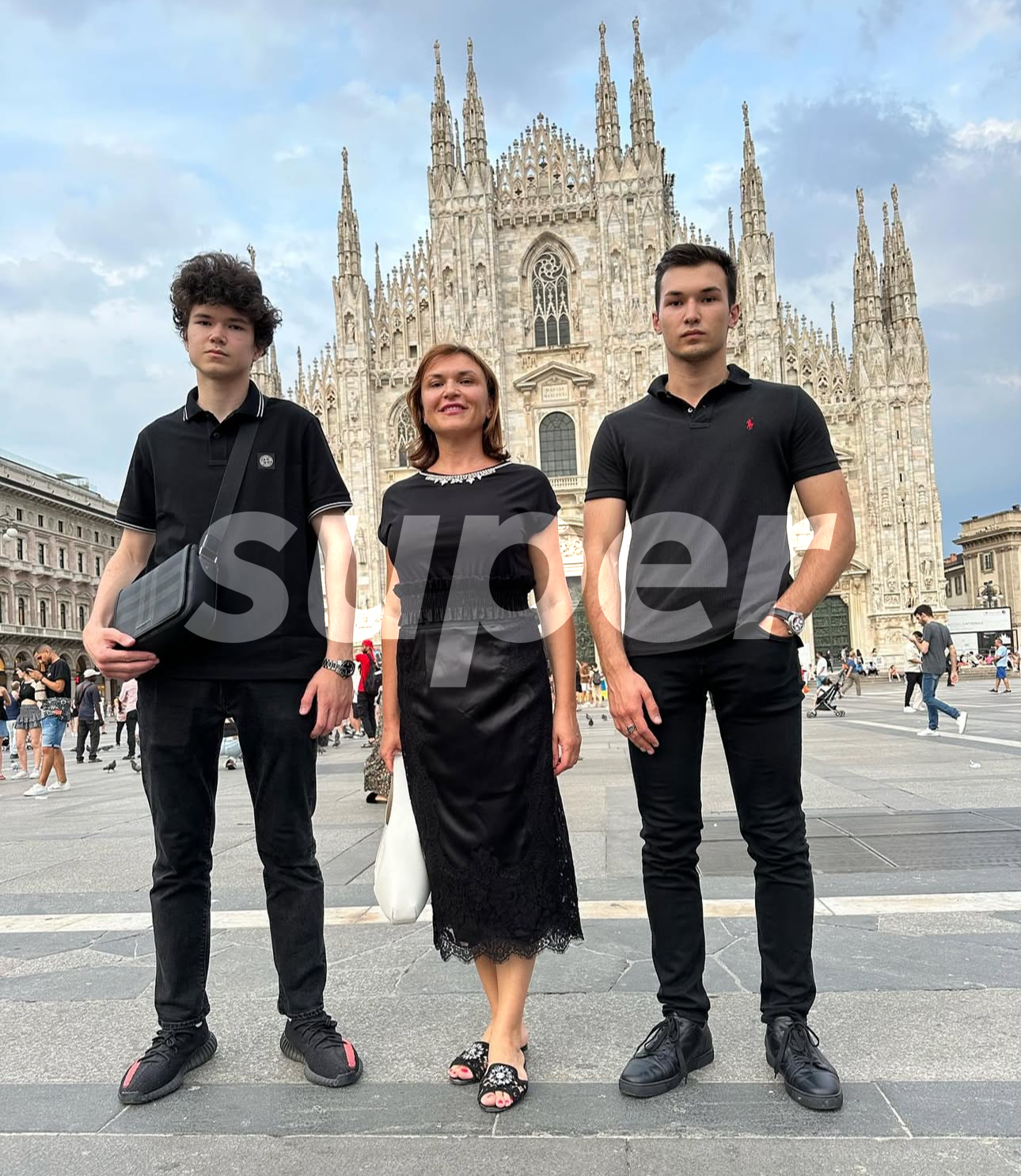 Ян Блохин с братом и мамой. Фото: Инстаграм (запрещён в РФ) 