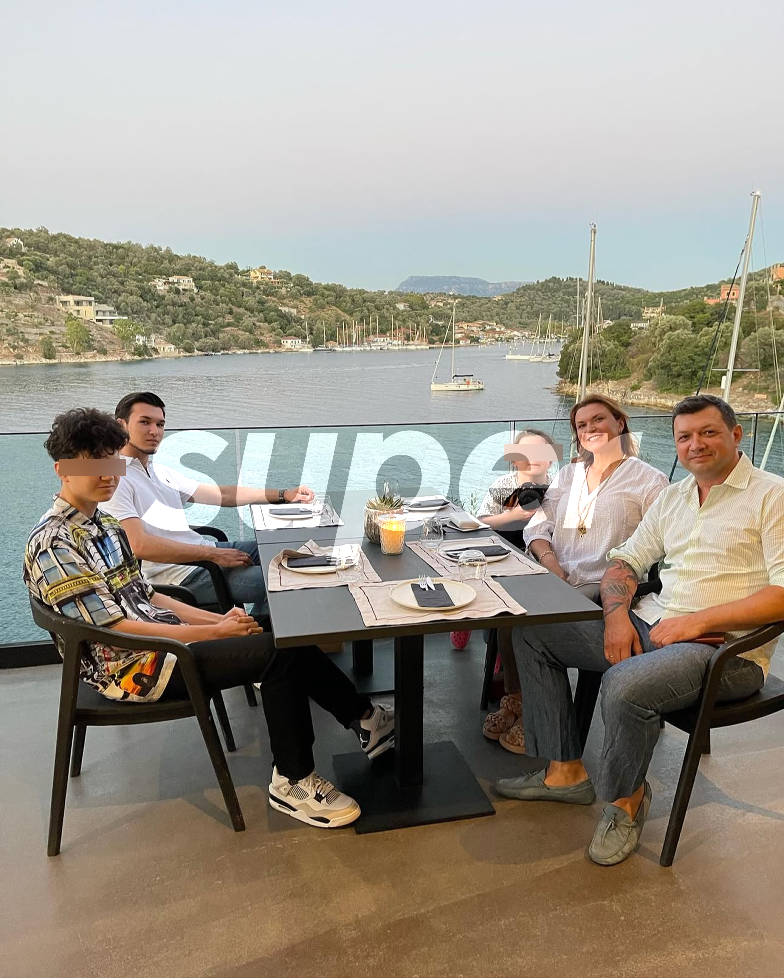 Ян Блохин с братом, сестрой и родителями. Фото: Инстаграм (запрещён в РФ) 