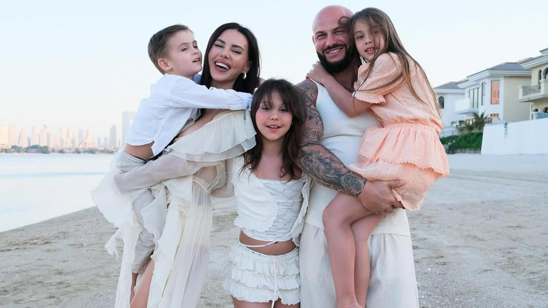 Джиган с семьёй. Фото: Инстаграм (запрещён в РФ)