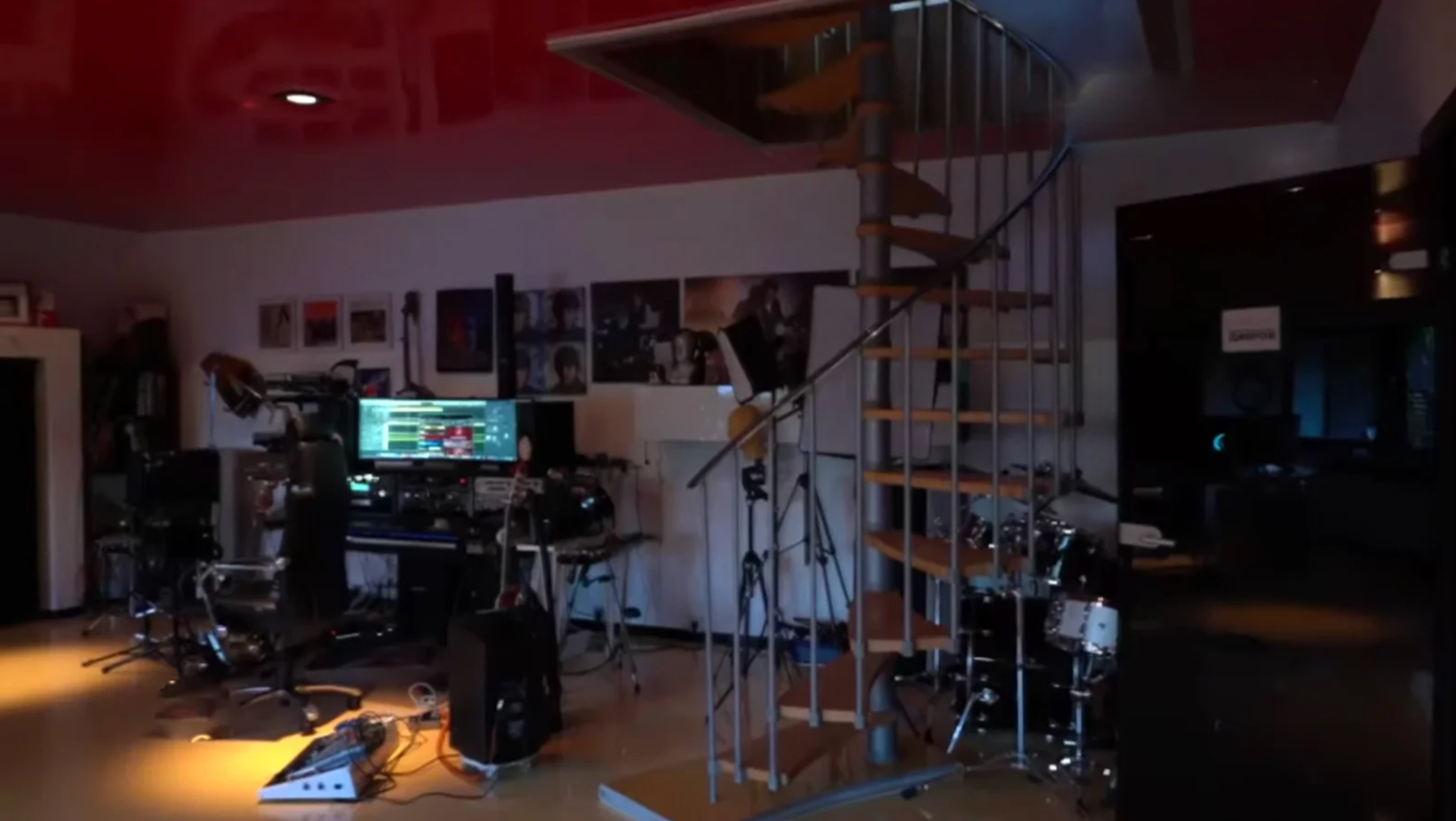 Музыкальная студия в доме Дибровых. Фото: НТВ