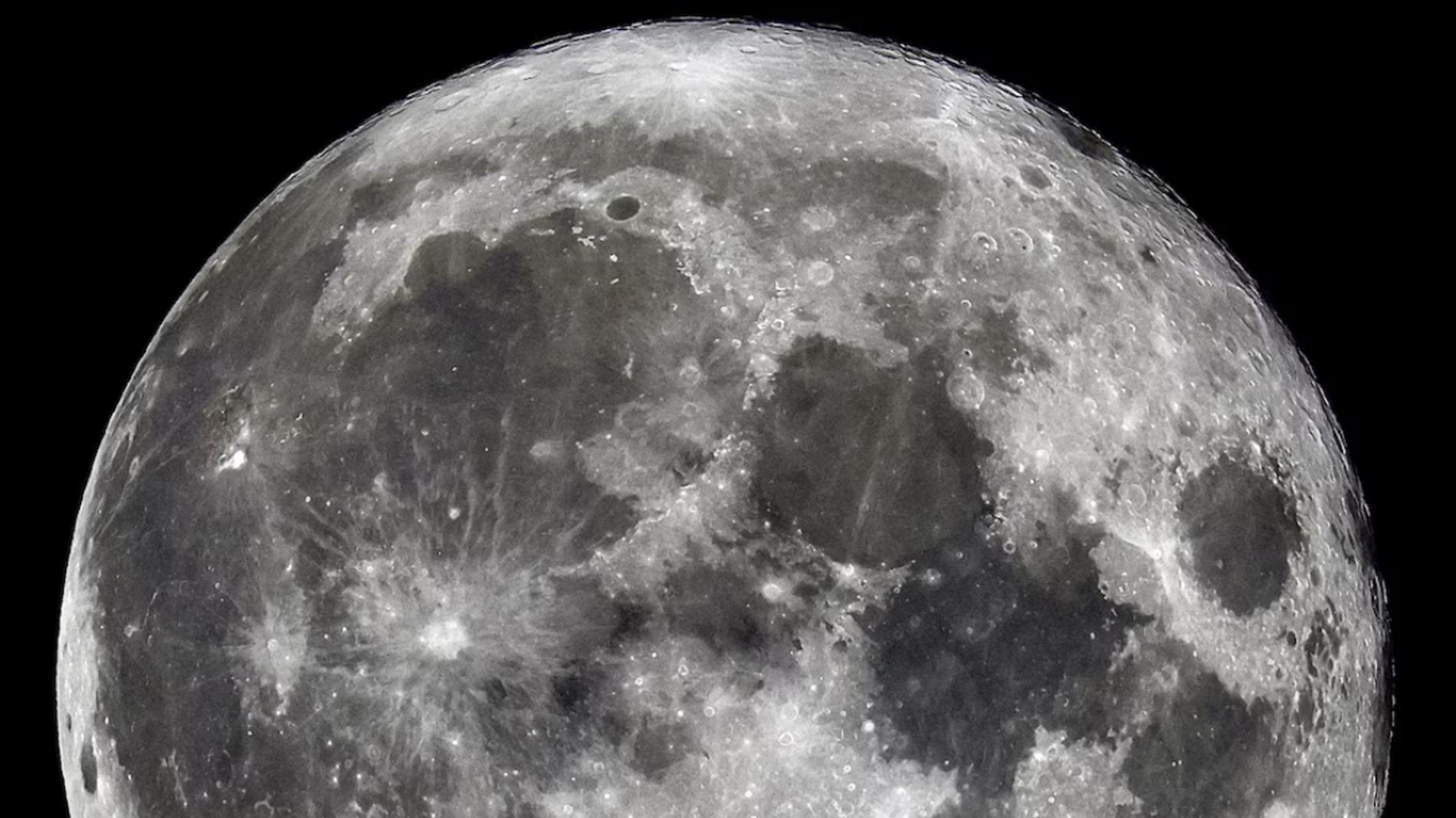 Луна. Фото: freepik.com