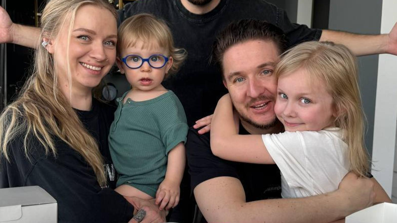 Денис Кукока с супругой и детьми. Фото: Telegram @kukoyaka