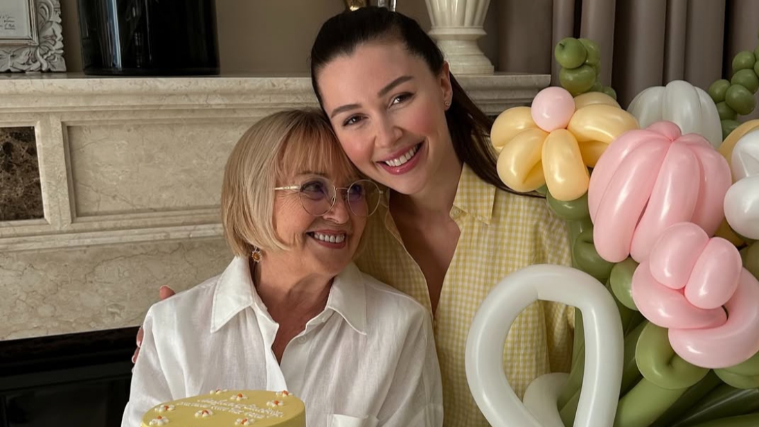 Анна Заворотнюк с бабушкой Валентиной Заворотнюк. Фото: Instagram (Запрещён в РФ) @anna_zavorotnyuk