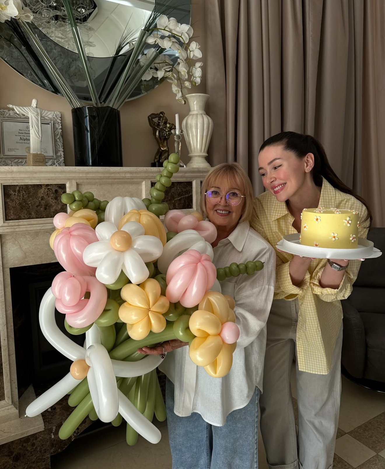 Валентина и Анна Заворотнюк. Фото: Instagram (Запрещён в РФ) @anna_zavorotnyuk