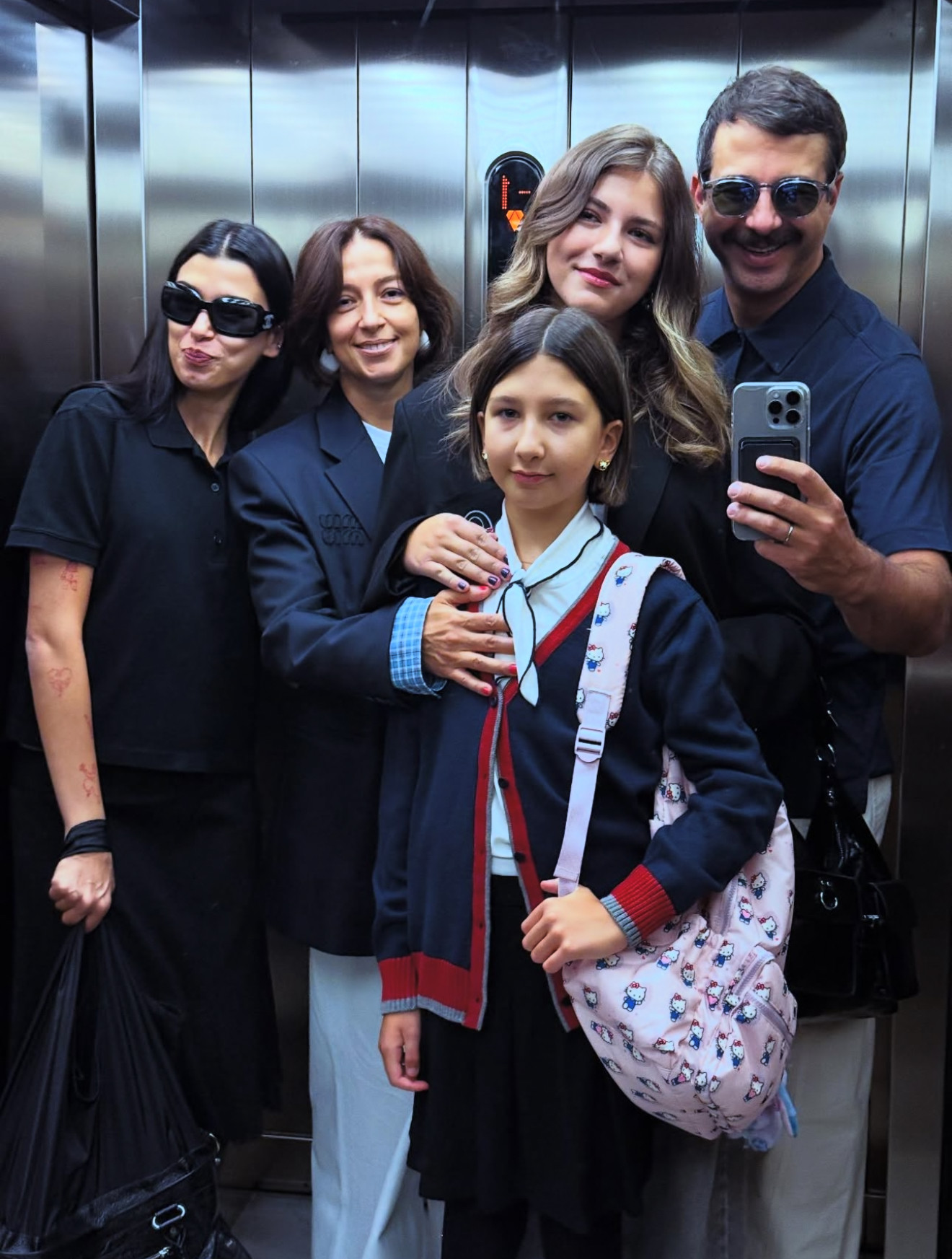 Иван Ургант с женой и дочками. Фото: Instagram (Запрещён в РФ) @urgantcom