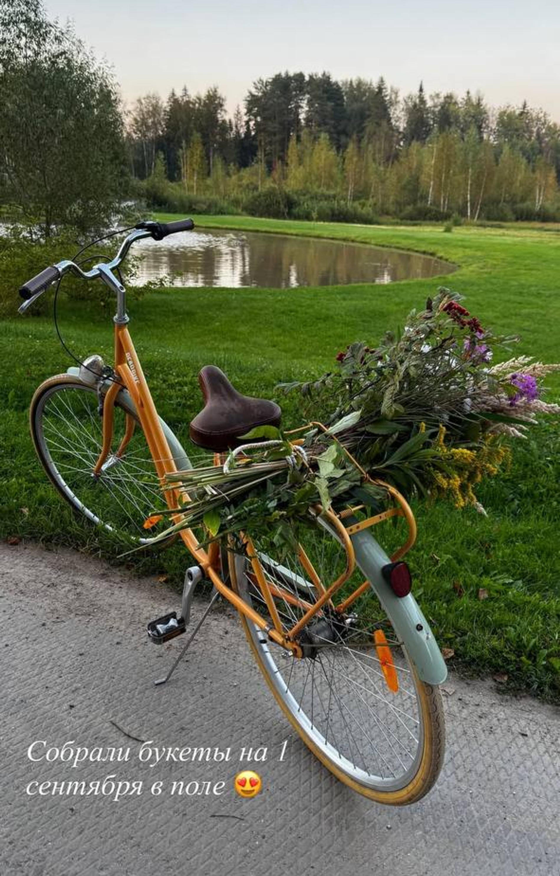 Букеты к 1 сентября. Фото: Инстаграм (запрещён в РФ) @agataagata