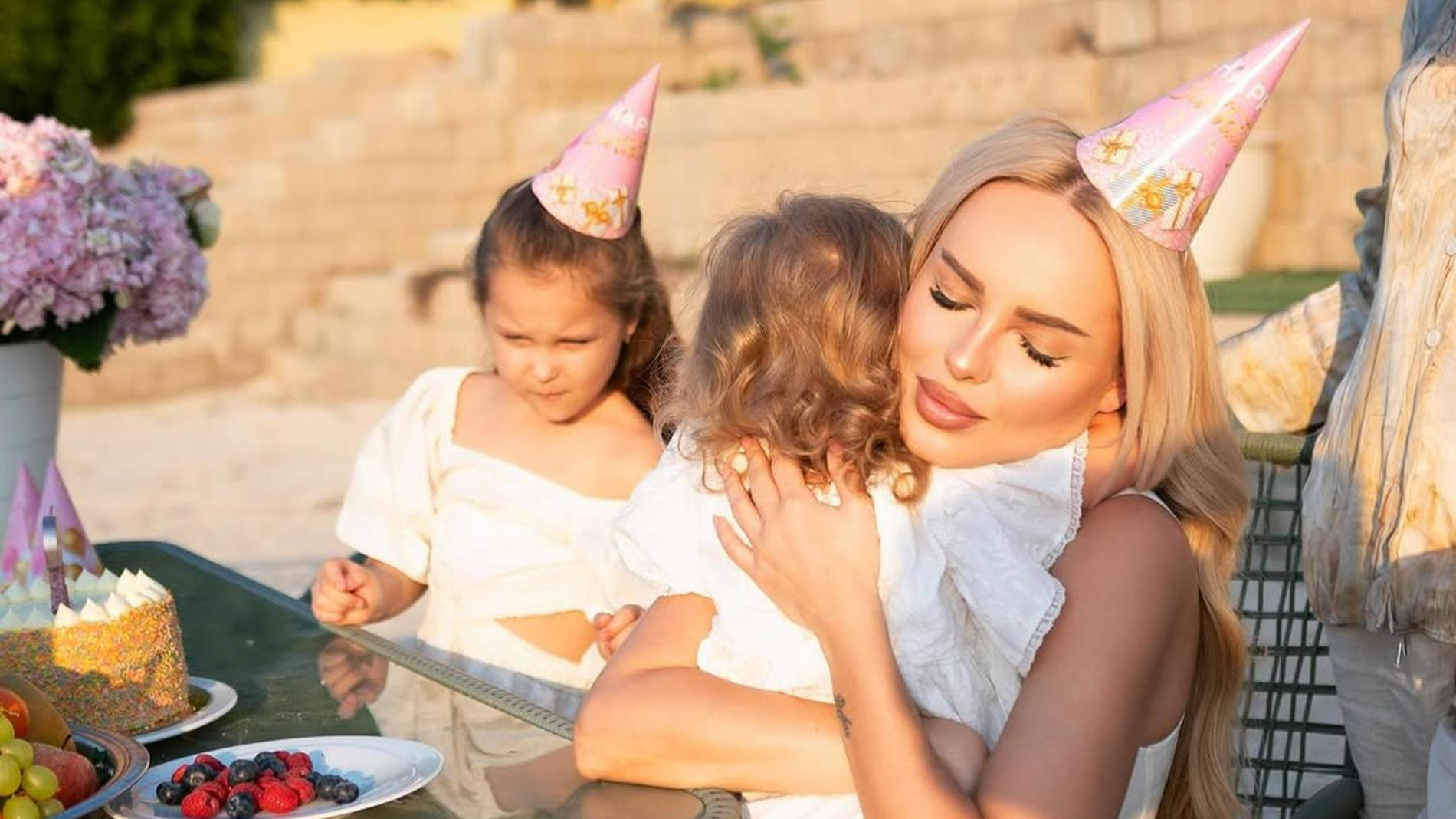 Ханна с семьёй. Фото: Инстаграм (запрещён в РФ) @offi_hanna