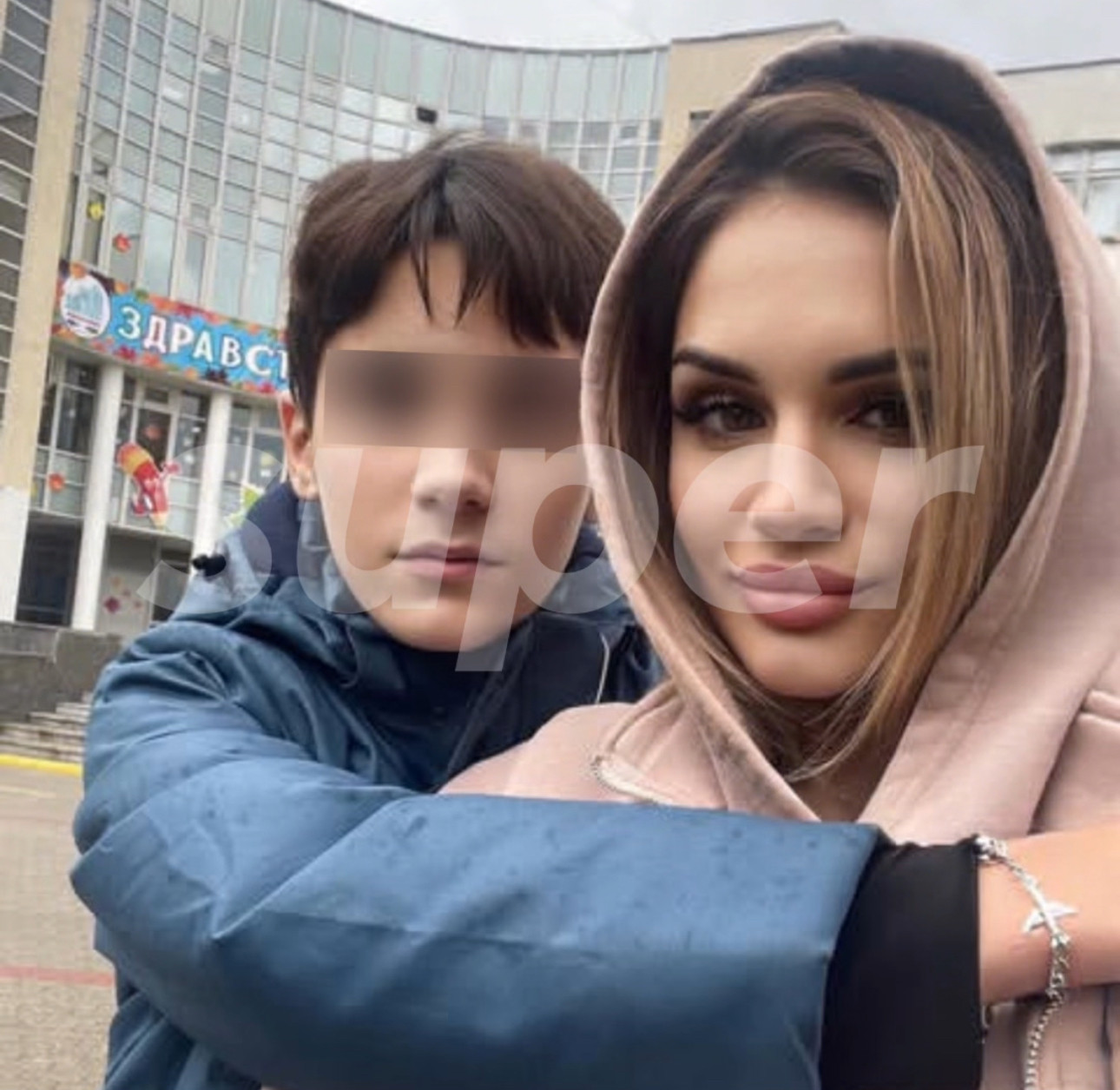 Вероника Нестерова с сыном Романом. Фото: Инстаграм (запрещен в РФ) @lady_bro_official