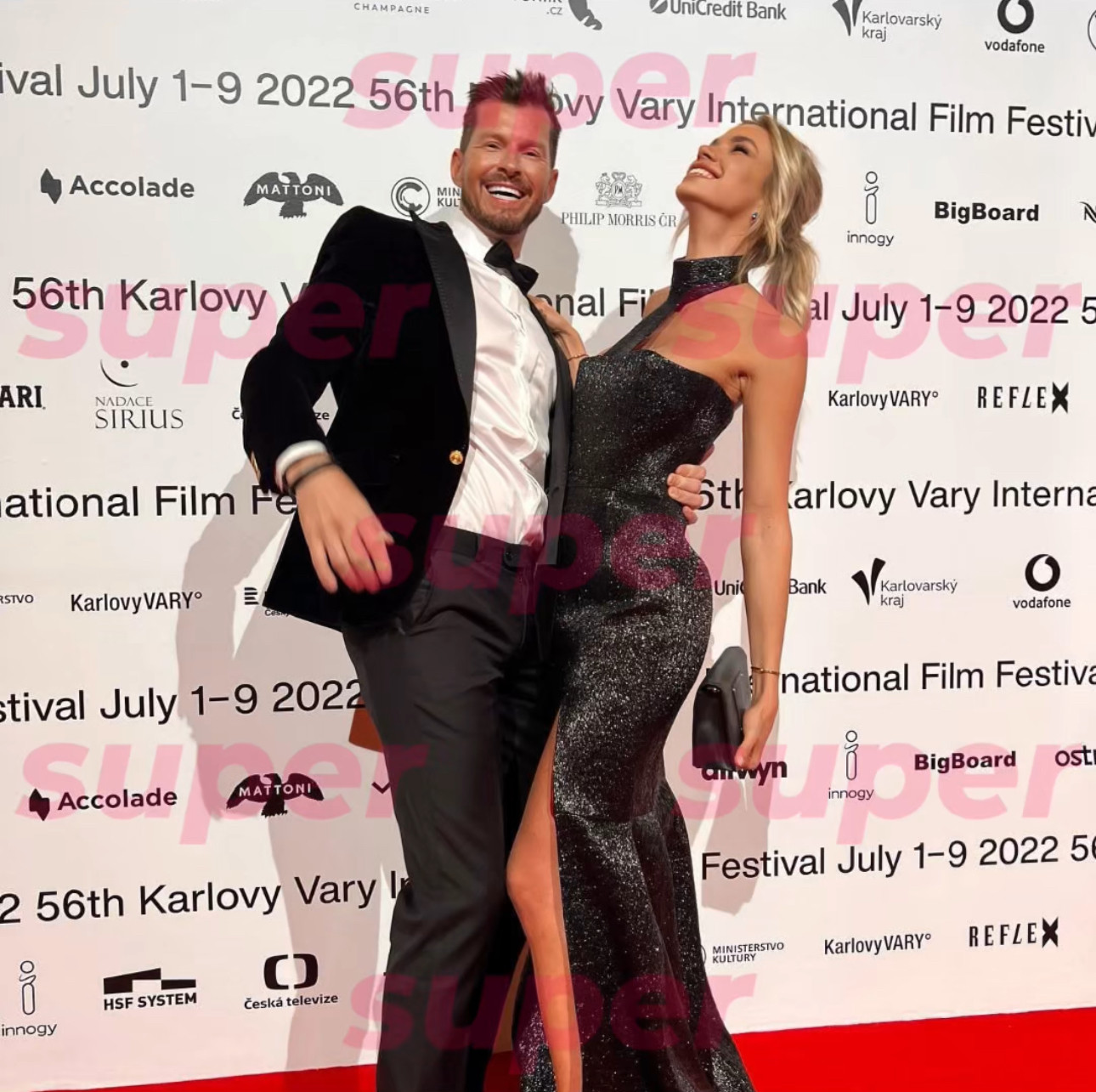 Виктор Фишер и Юлия Власова на кинофестивале в Карловых Варах в 2022 году. Фото: страница в Фейсбуке (запрещён в РФ) Виктора Фишера