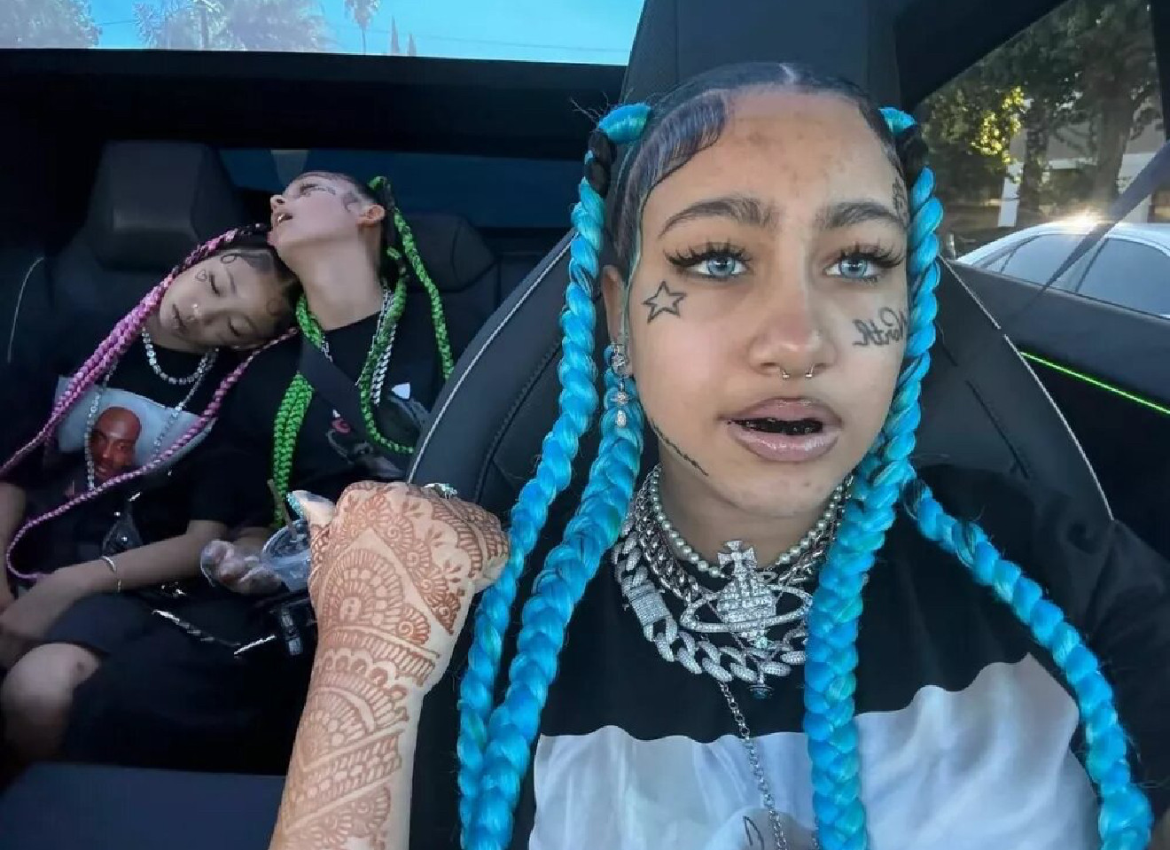 Норт Уэст и подругами. Фото: Соцсети