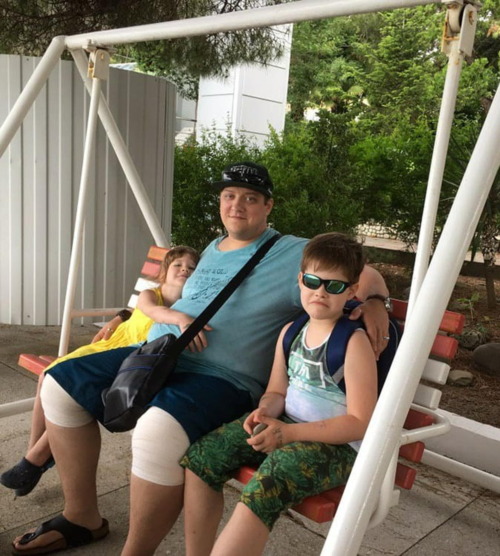 Роман Попов с детьми. Фото: Инстаграм (запрещен в РФ) @romapopoff