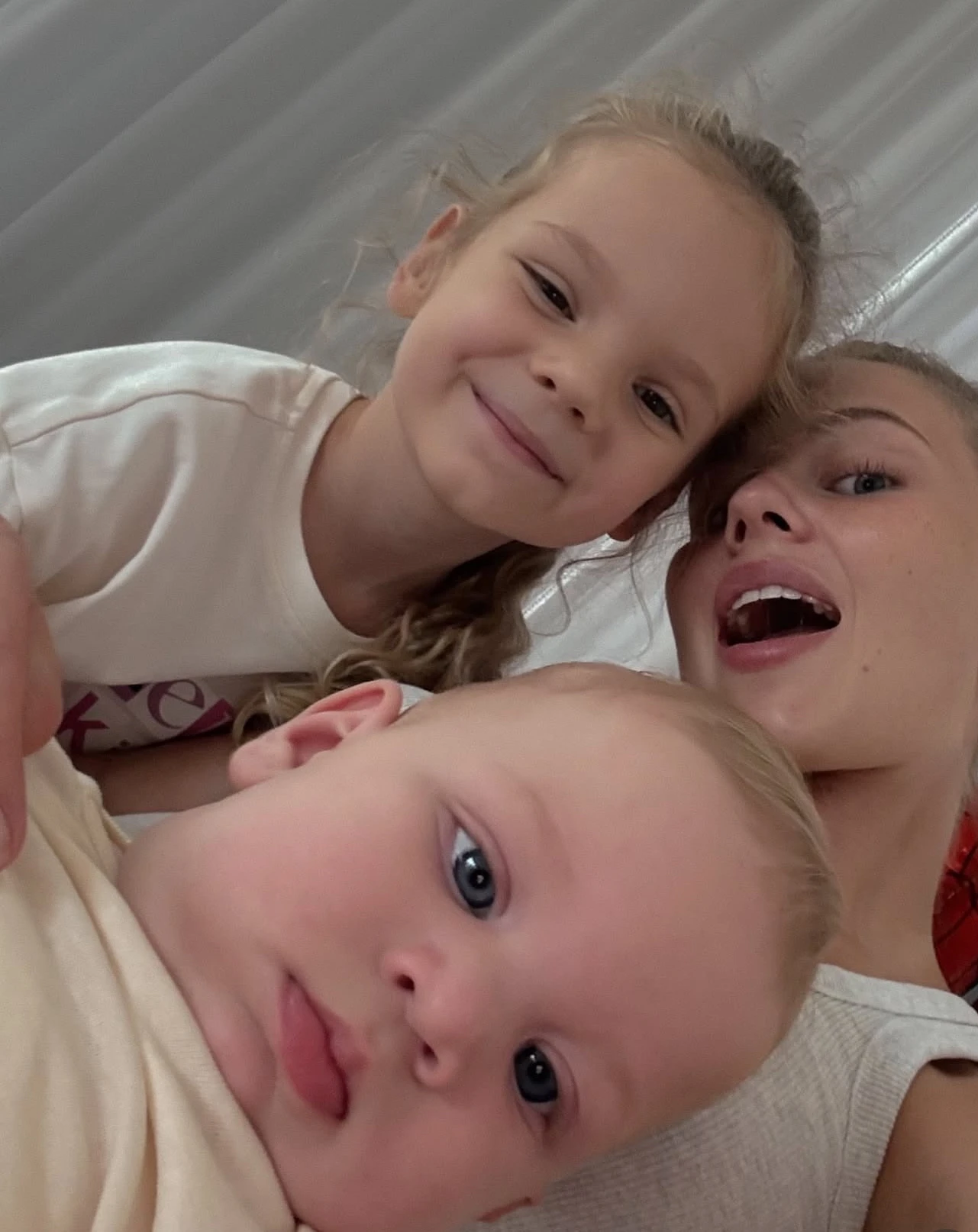 Лиана Шульгина с детьми.  Фото: Instagram (Запрещён в РФ) @lianashulginaa