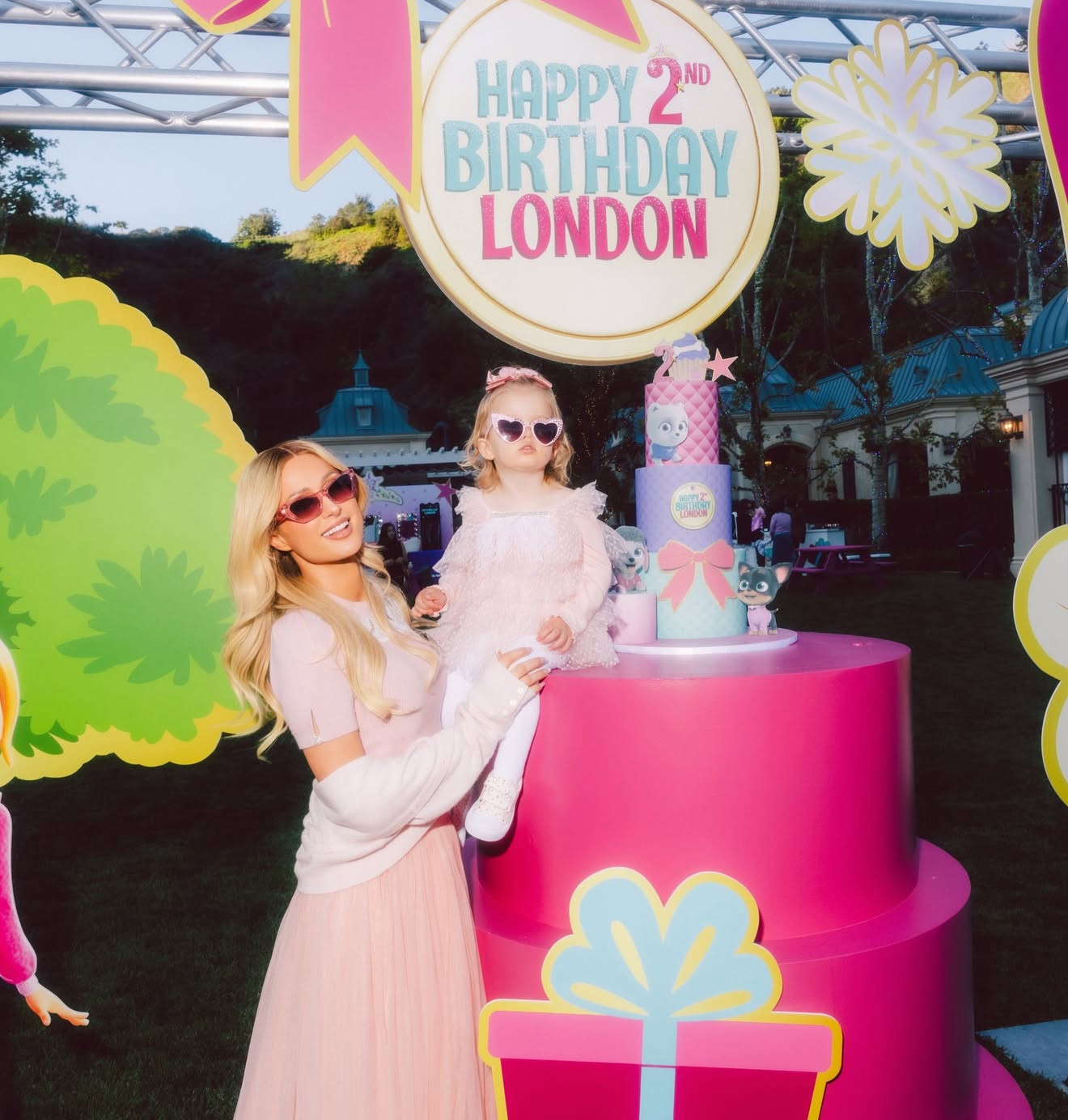 Пэрис Хилтон с дочерью. Фото: Instagram (Запрещён в РФ) @parishilton