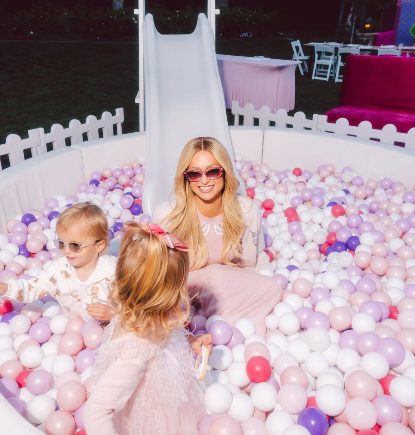 Пэрис Хилтон с дочерью. Фото: Instagram (Запрещён в РФ) @parishilton