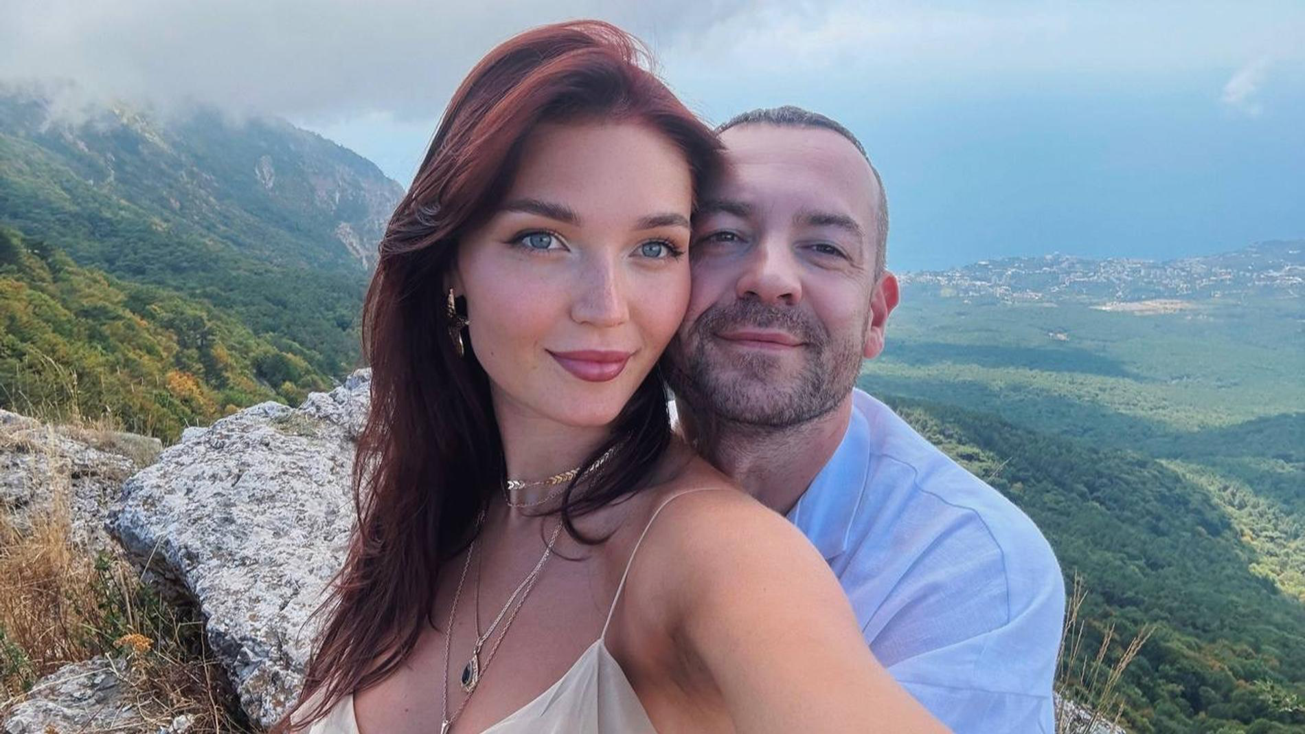 Эрик Давидович с супругой Екатериной. Фото: предоставлено пресс-службой героя материала