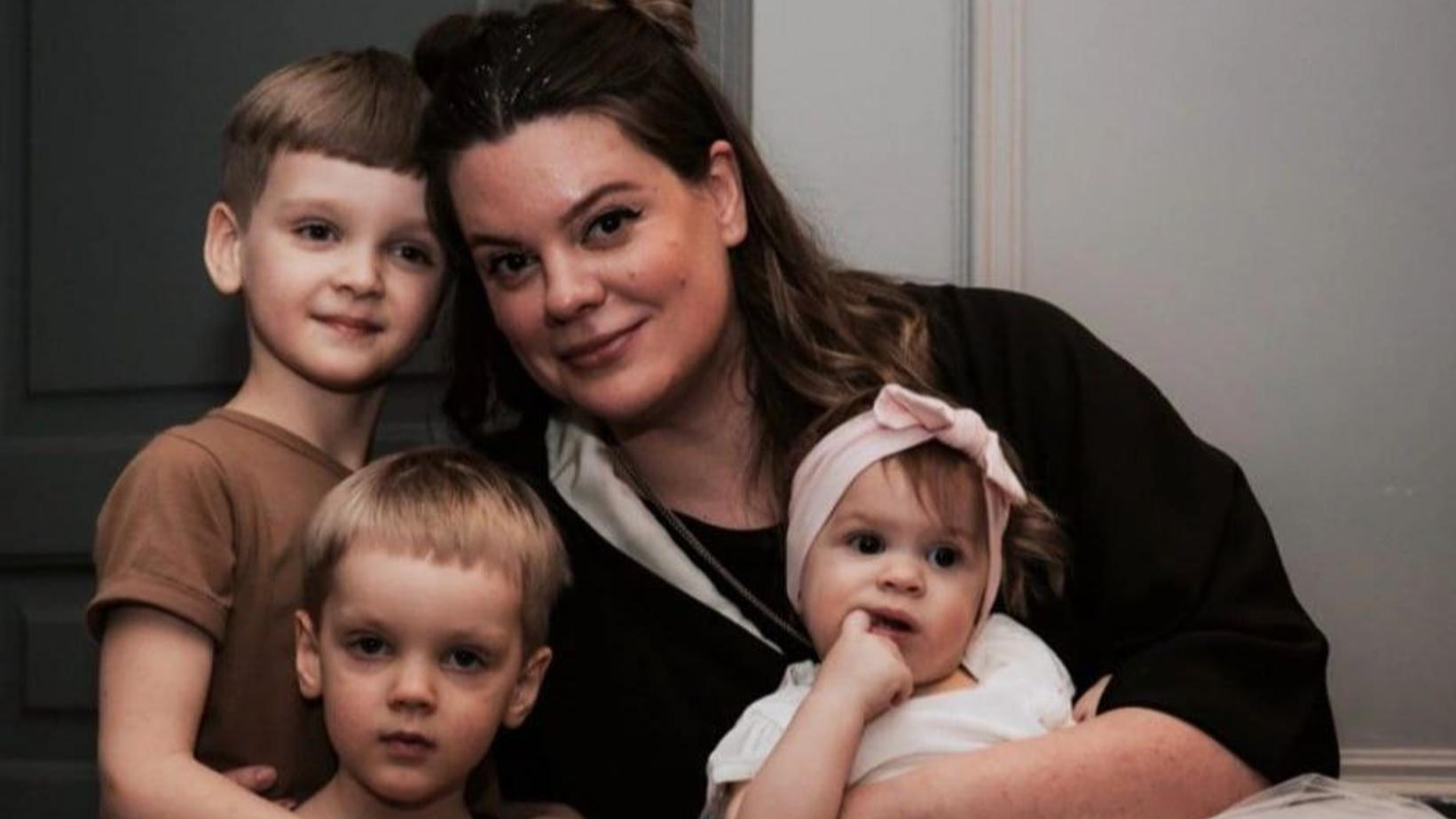 Вера Полозкова* с детьми. Фото: Telegram @verapolozkova_ru