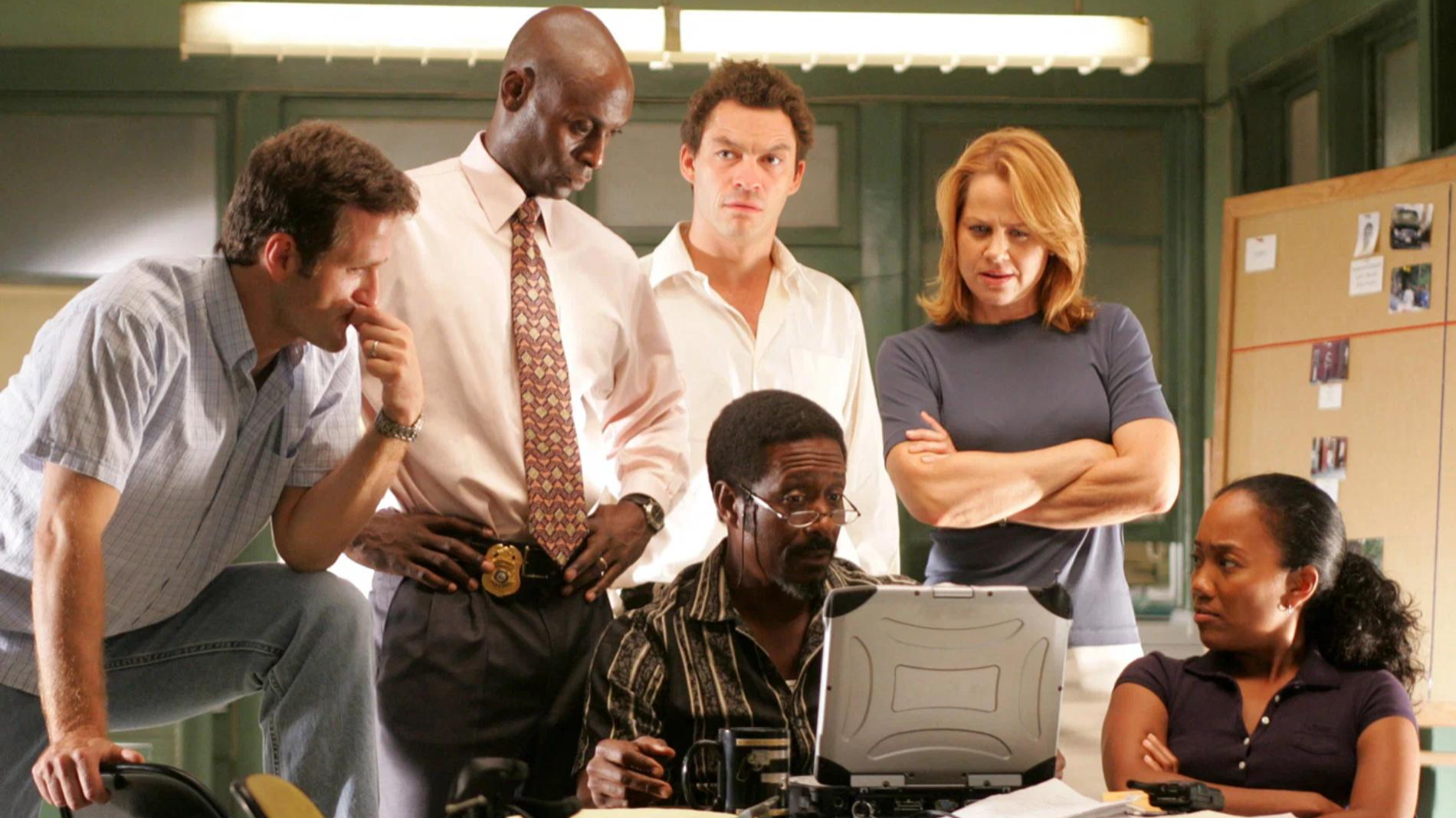 Кадр из сериала «Прослушка»: Кинопоиск