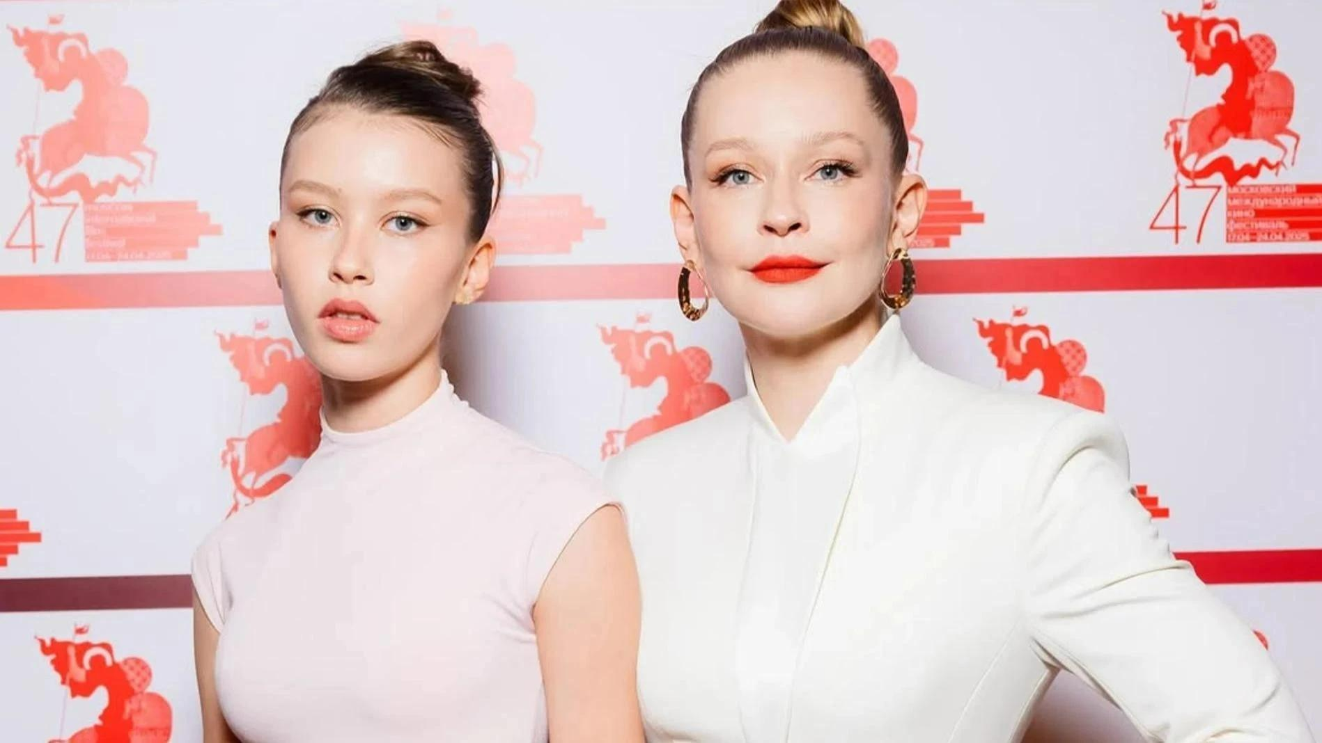 Юлия Пересильд с дочерью Анной. Фото: Instagram (Запрещён в РФ) @juliaperesild