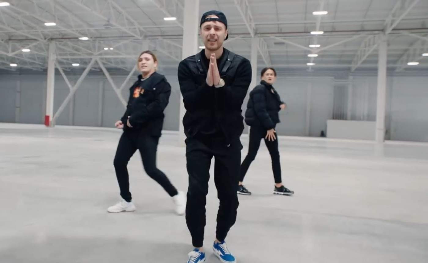 Кадр из клипа