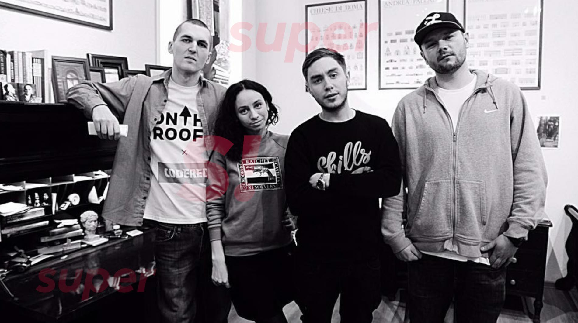 Александр (Энди) и Марина — на фото слева.