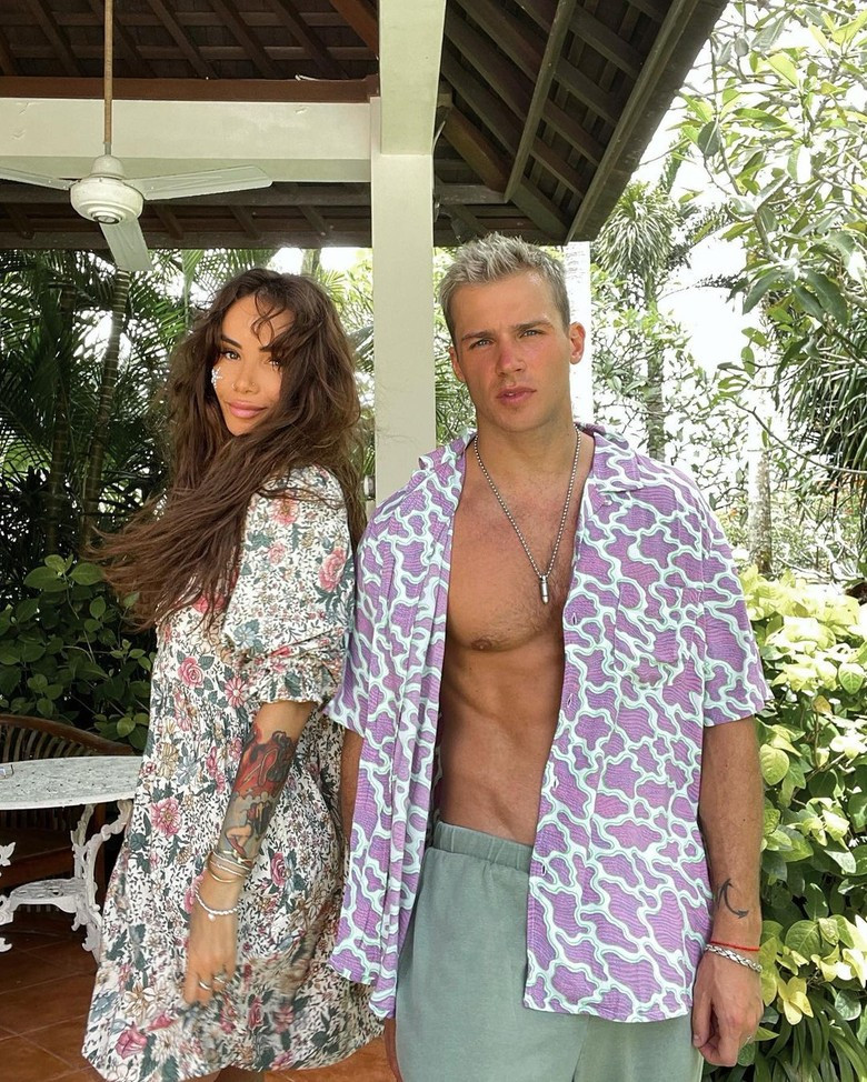 Instagram @aizalovesam