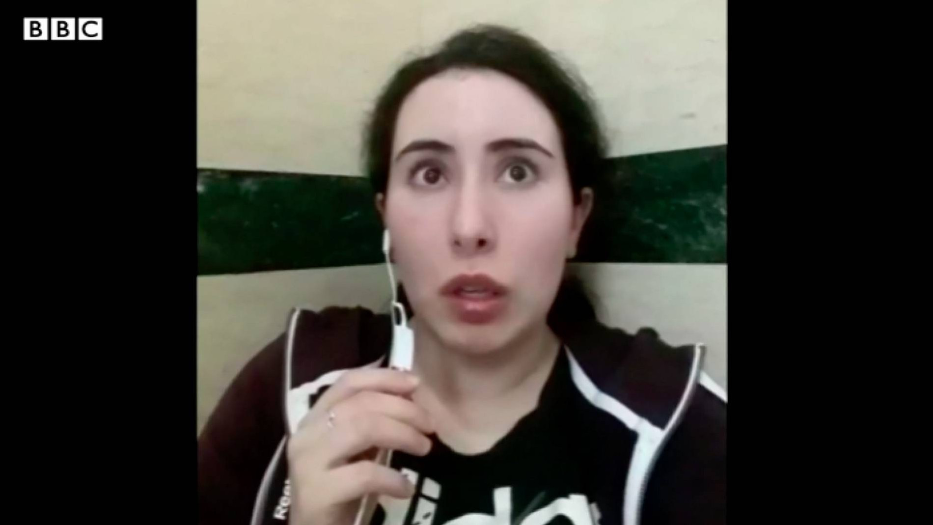 Кадр из видео, в котором Латифа заявляет, что ее держат в заложниках