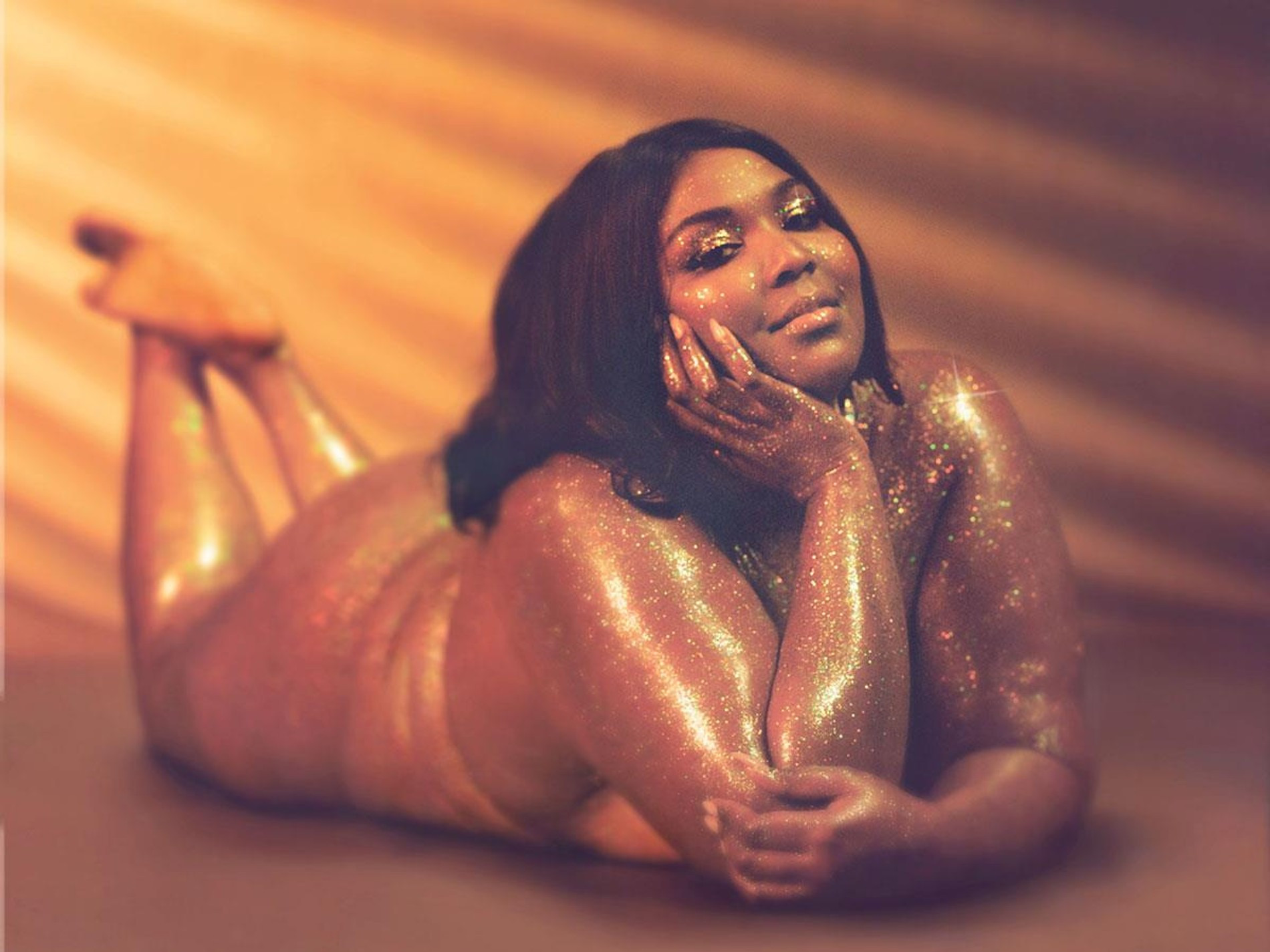 Фото © @lizzobeating