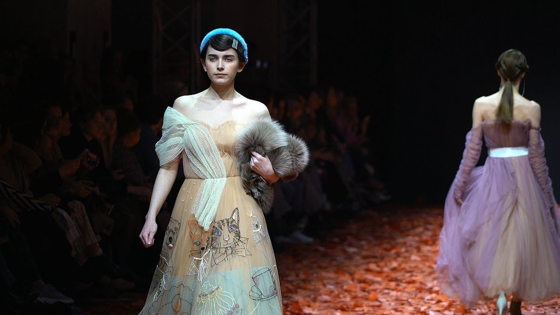 Фото © YouTube / Алена Ахмадуллина