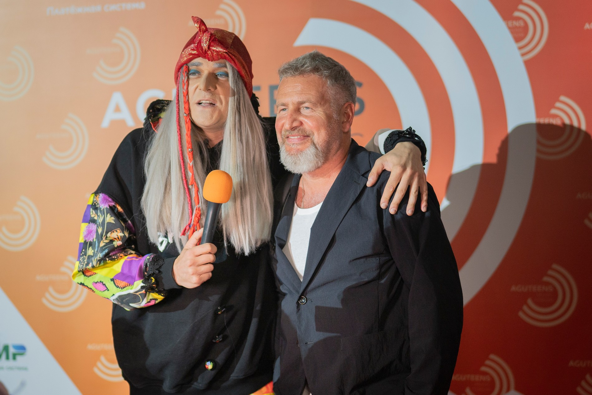 Леонид Агутин и Баба-яга.
Фото: пресс-служба