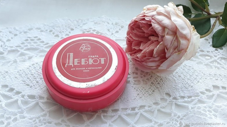 Пудра «Дебют». Источник: Pinterest