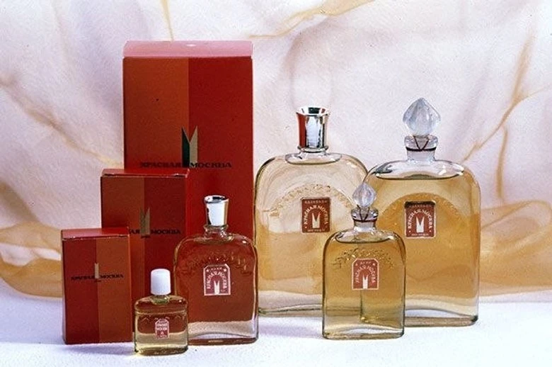 Духи «Красная Москва» в СССР. Источник: Pinterest