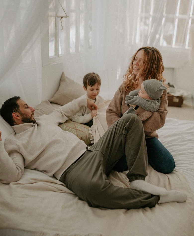 Женя Огурцова с мужем и детьми. Фото: Инстаграм (запрещен в РФ) Жени Огурцовой