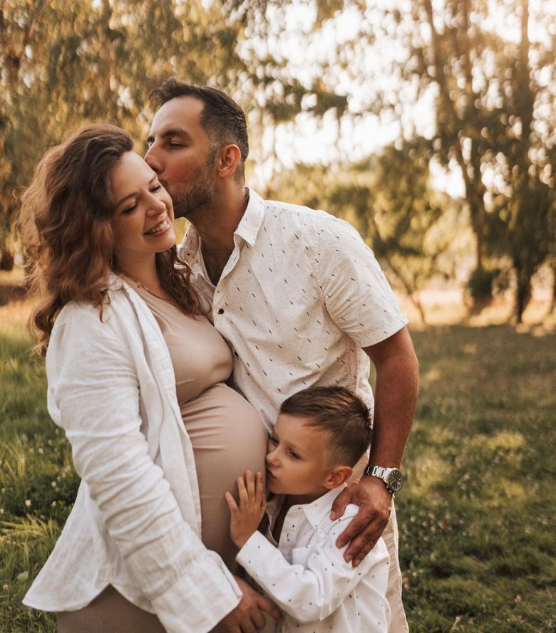 Женя Огурцова с мужем и сыном. Фото: Инстаграм* Жени Огурцовой