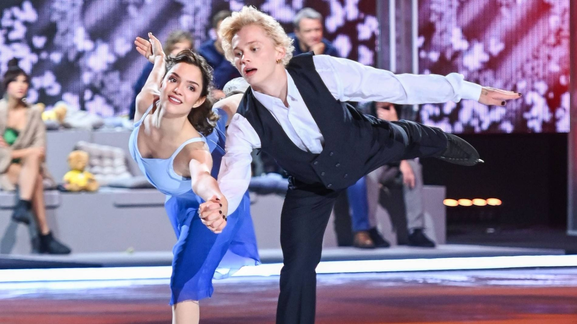 Даня Милохин и Евгения Медведева
Фото: Super