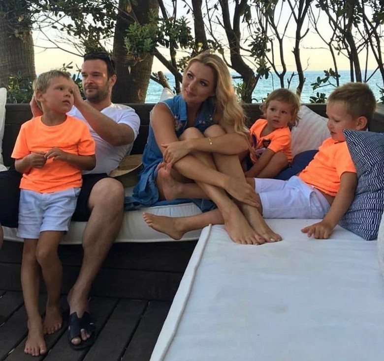 Мария Кожевникова с семьей. Фото: Инстаграм (запрещен в рФ) актрисы