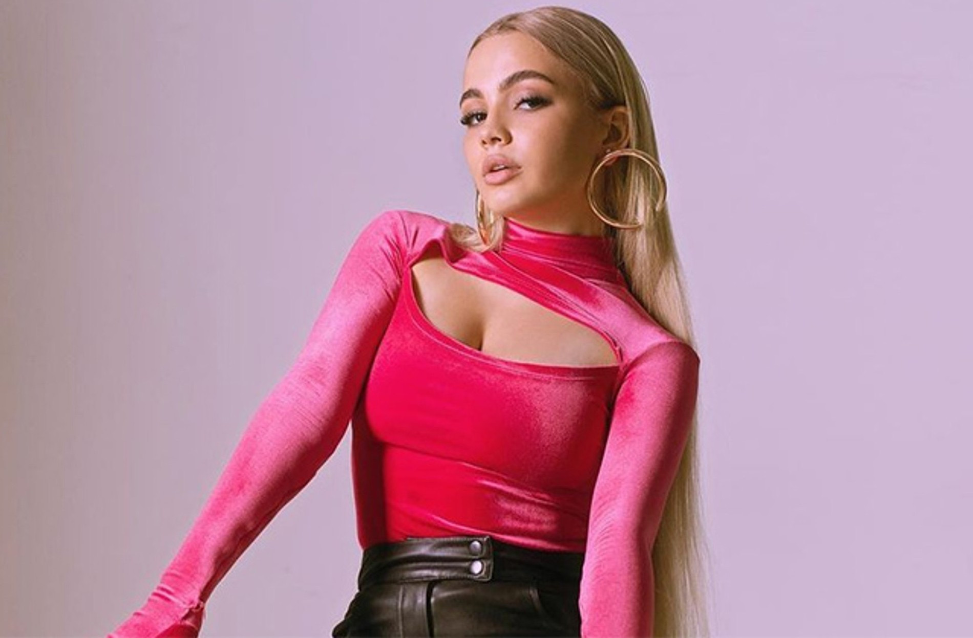 Валя Карнавал
Фото: Glamour