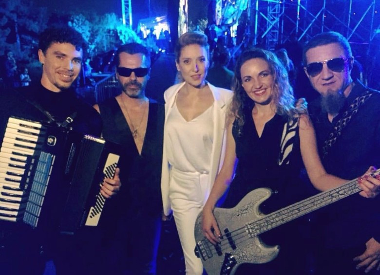 Алена Винницкая с командой. Фото: Фейсбук (запрещен в РФ) артистки