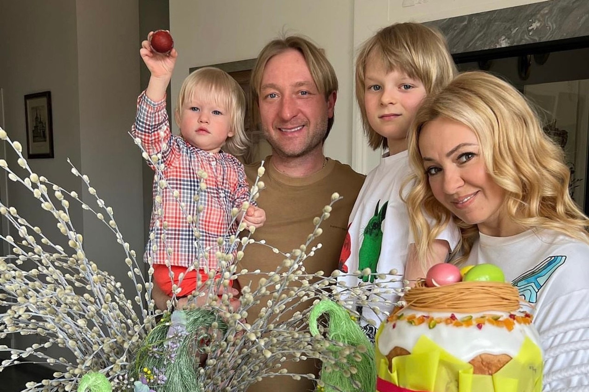 Евгений Плющенко и Яна Рудковская с детьми
Фото: Инстаграм (запрещен в РФ)