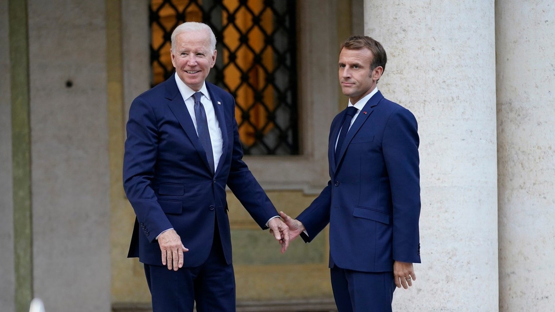 Джо Байден и Эммануэль Макрон
Фото: usatoday