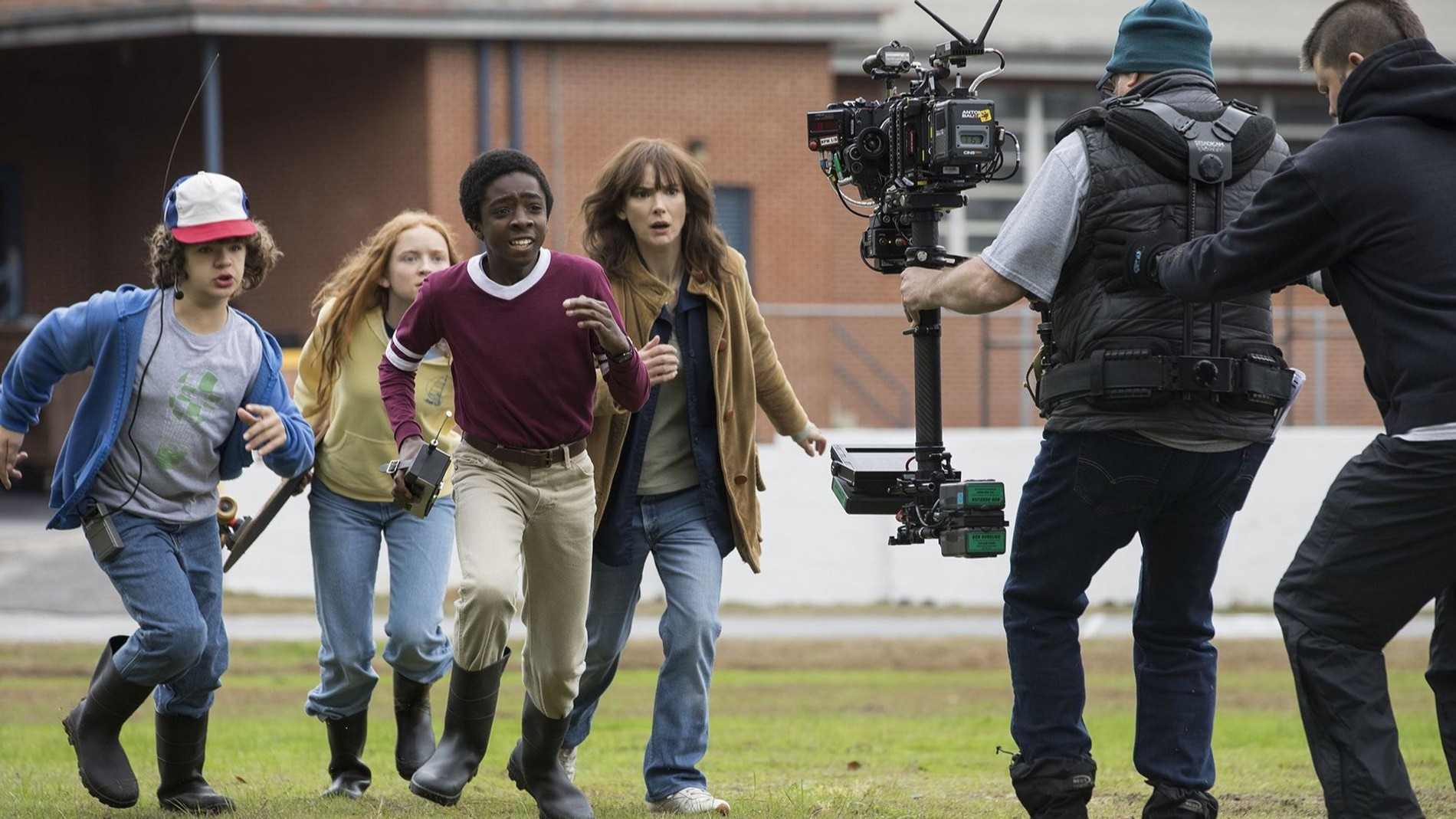 Бэкстейдж со съемок «Очень странных дел»
Фото: icgmagazine.com