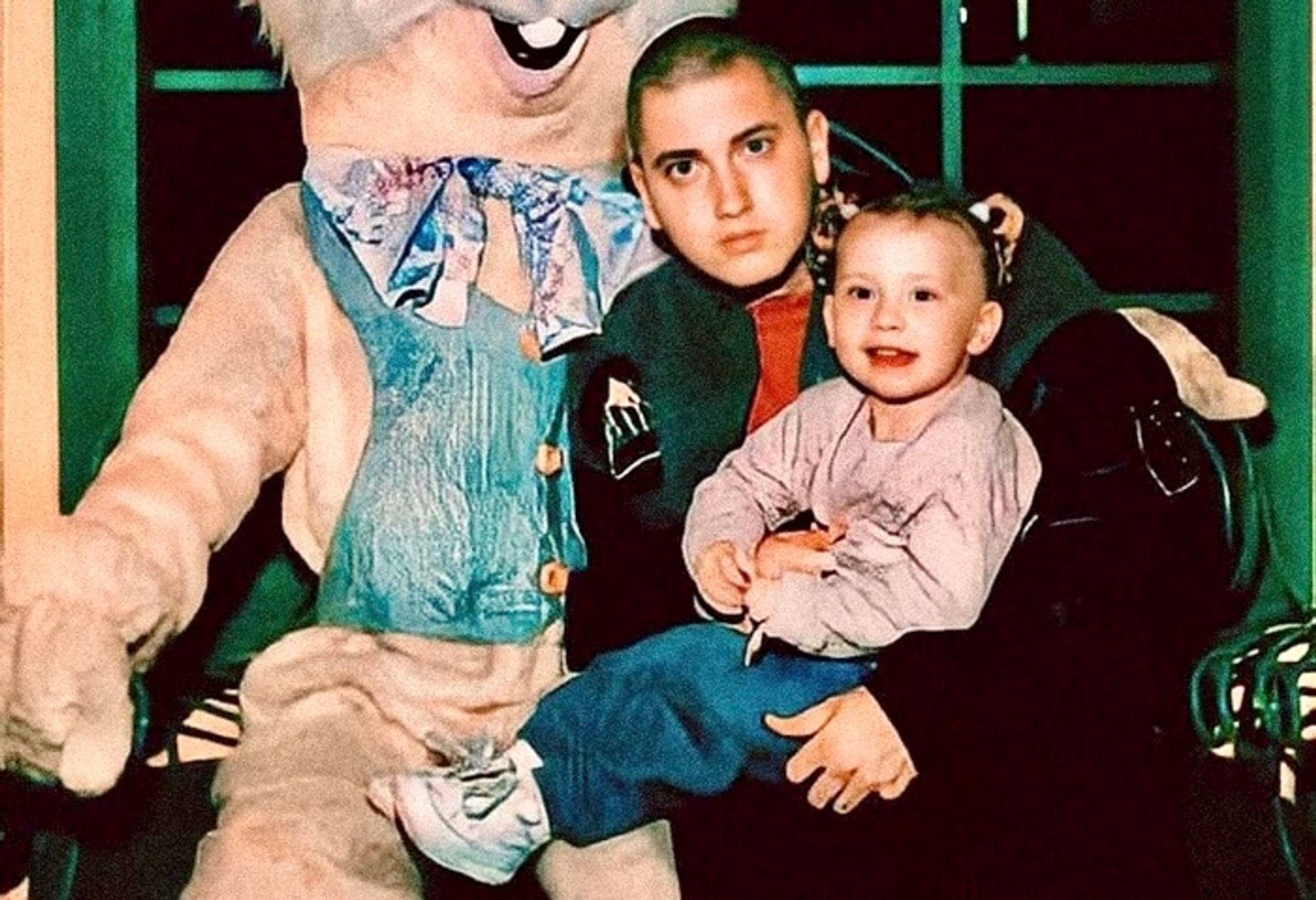 Рэпер Эминем с дочкой Хейли, 1997 год
Фото: pikabu.ru