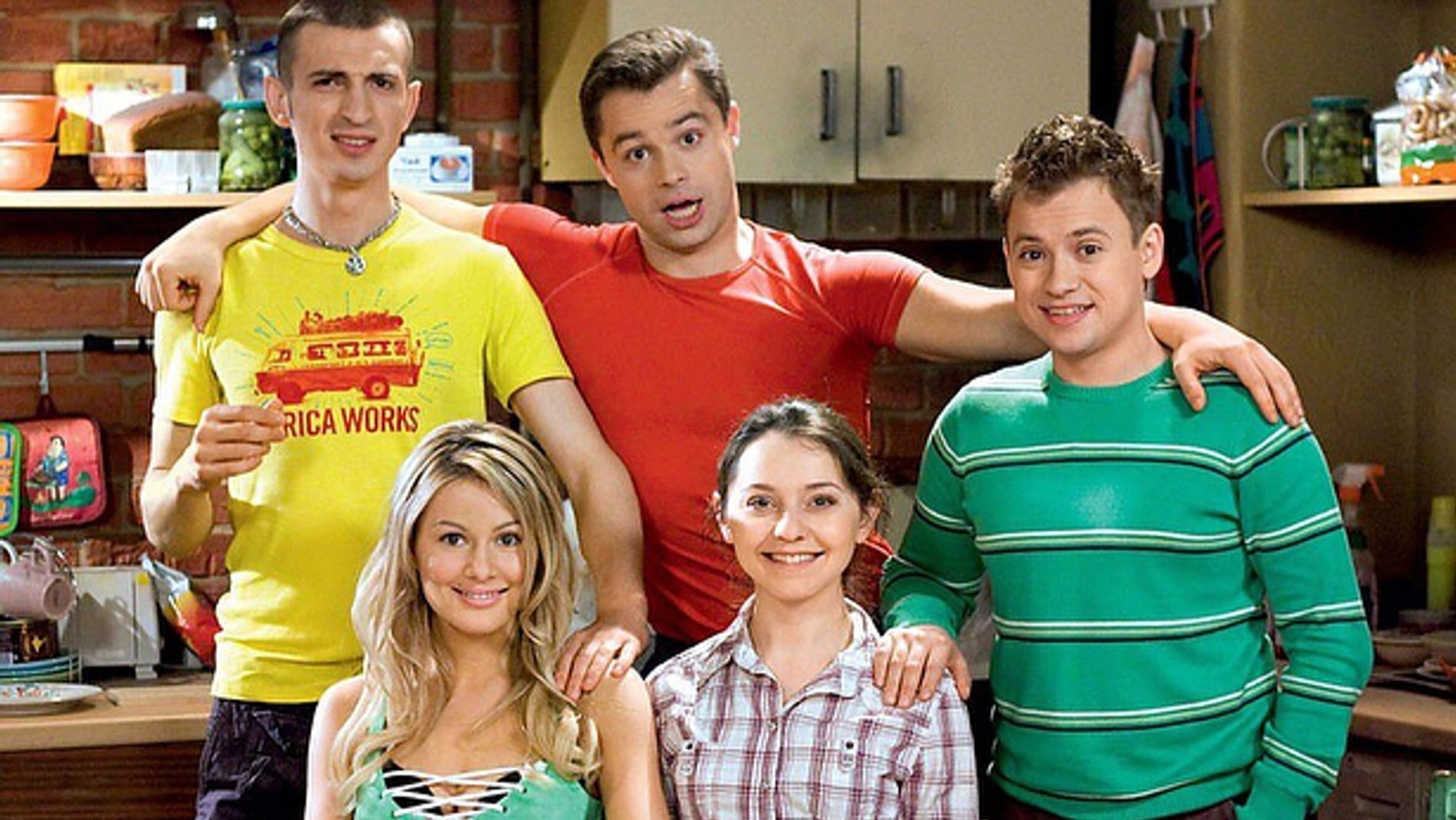 Актеры сериала «Универ» Алексей Гаврилов, Виталий Гогунский, Андрей Гайдулян, Валентина Рубцова и Мария Кожевникова
Фото: ТНТ