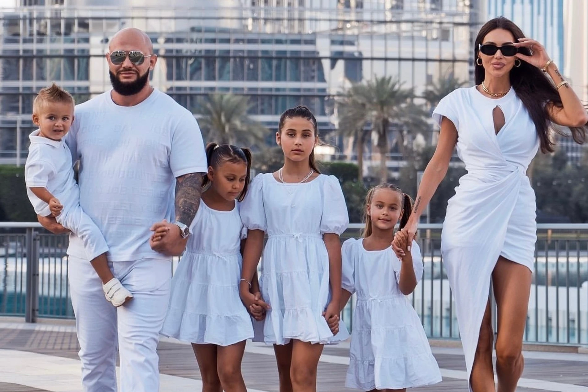 Оксана Самойлова и Джиган с детьми
Фото: Инстаграм (запрещен в РФ)