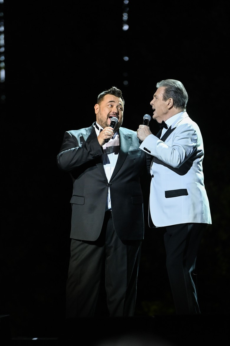 Сергей Жуков и Лев Лещенко вместе исполнили песню «Крошка моя». Фото: Super / Марченко Александра 