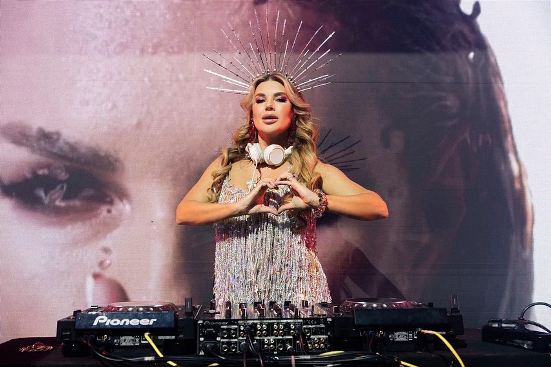 Катя Гусева
Фото: Инстаграм (запрещен в РФ) @djkatyaguseva