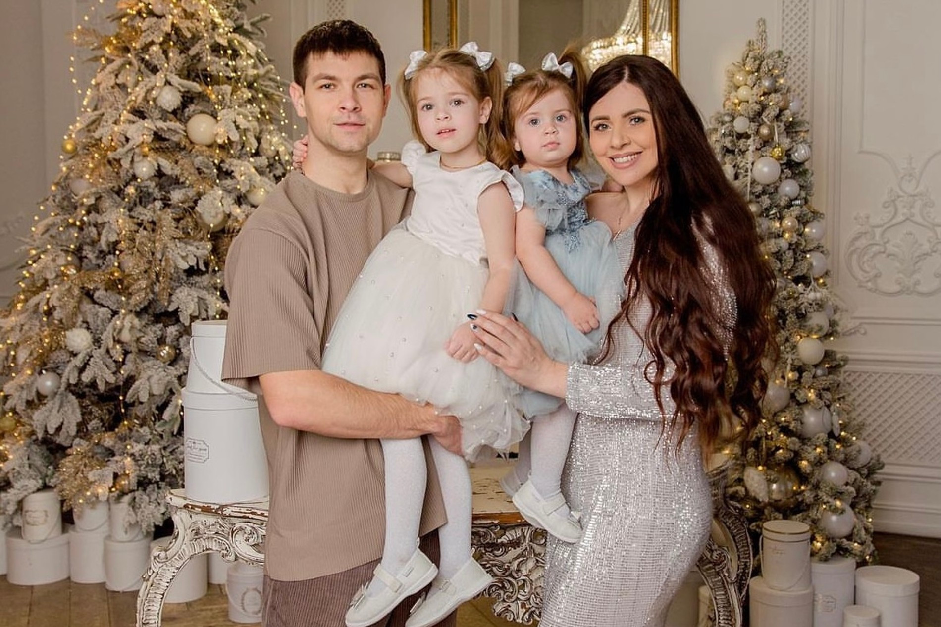 Ольга Рапунцель и Дмитрий Дмитренко с дочерьми
Фото: Инстаграм (запрещен в РФ) @olyarapunzel